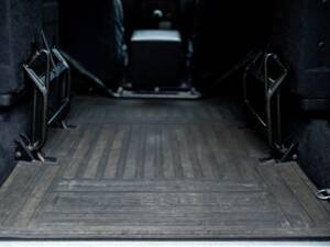 Image 25/50 of Land Rover Defender 90 (2012)