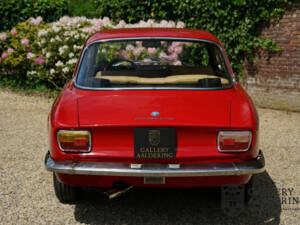 Afbeelding 12/50 van Alfa Romeo Giulia 1300 GT Junior (1975)