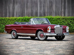 Image 71/71 of Mercedes-Benz 220 SE b (1961)