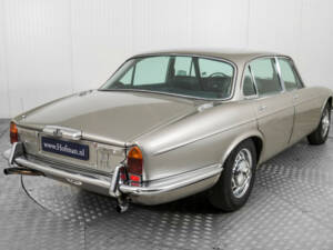 Image 29/50 of Jaguar XJ 12 L (1975)