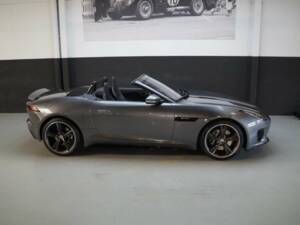 Image 29/50 of Jaguar F-Type (2019)