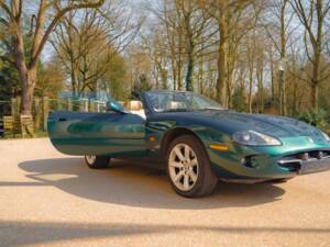 Image 29/49 de Jaguar XK8 4.2 (2003)