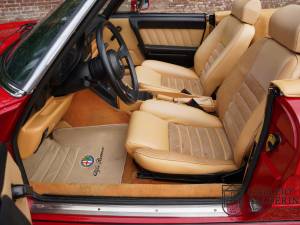 Immagine 30/50 di Alfa Romeo 2.0 Spider (1991)