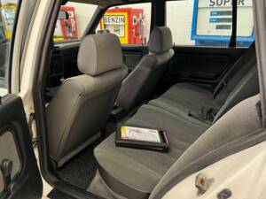 Bild 13/19 von BMW 325ix Touring (1988)
