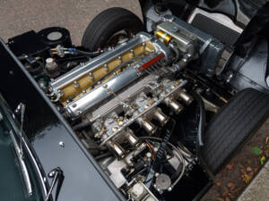 Image 24/25 of Jaguar E-Type 3.8 (1964)