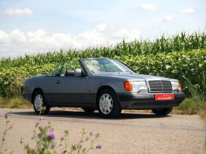 Image 7/50 de Mercedes-Benz 320 CE (1994)