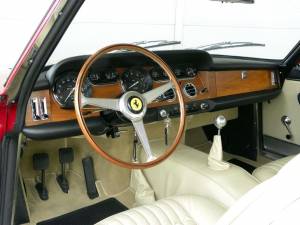 Image 10/20 de Ferrari 330 GT 2+2 (1964)