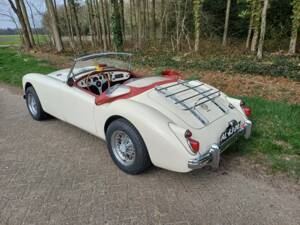 Image 2/6 of MG MGA 1600 (1961)