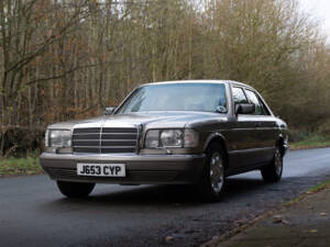 Image 3/17 of Mercedes-Benz 300 SE (1991)