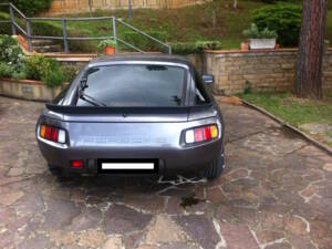 Image 18/21 de Porsche 928 S (1986)