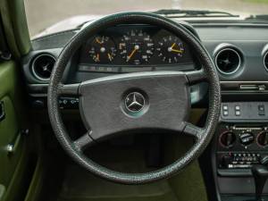 Afbeelding 24/42 van Mercedes-Benz 230 TE (1982)