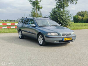 Image 11/39 of Volvo V 70 2.4 (2000)