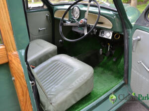 Image 11/50 of Morris Minor 1000 (1964)