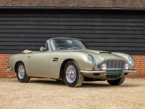 Immagine 1/57 di Aston Martin DB 6 Volante (1969)