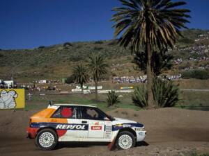 Image 25/28 of Lancia Delta HF Integrale Evoluzione I (1991)