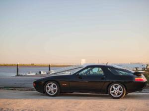 Image 16/63 of Porsche 928 GTS (1994)