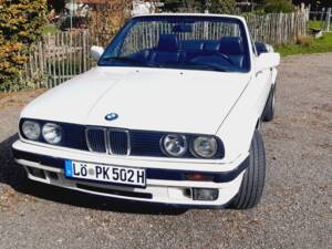 Image 30/55 of BMW 320i (1991)