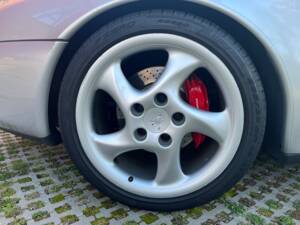 Imagen 9/41 de Porsche 911 Carrera 4S (1997)