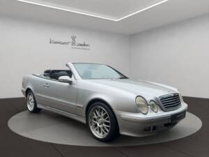 Image 3/23 of Mercedes-Benz CLK 200 Kompressor (2001)