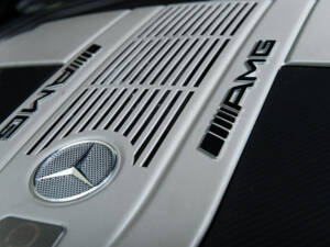 Image 13/14 of Mercedes-Benz SL 65 AMG (2004)