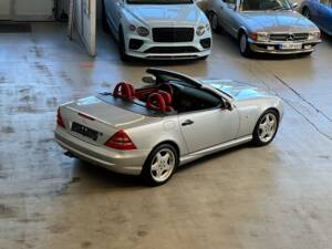 Afbeelding 30/40 van Mercedes-Benz SLK 230 Kompressor (1998)