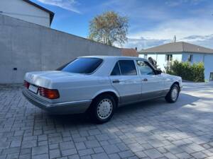 Image 16/45 de Mercedes-Benz 500 SE (1988)