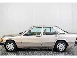 Afbeelding 47/50 van Mercedes-Benz 190 D 2.5 Turbo (1989)