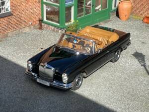 Image 7/23 of Mercedes-Benz 280 SE (1968)