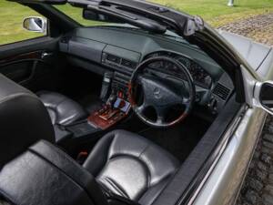 Image 20/37 of Mercedes-Benz SL 320 (2000)