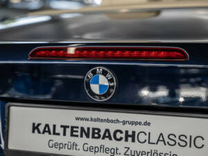 Image 23/31 of BMW 320i (2008)