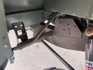 Bild 36/37 von Land Rover 90 (1987)