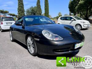 Image 2/10 of Porsche 911 Carrera 4 (1999)