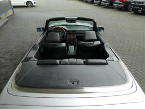 Image 15/23 of Mercedes-Benz E 320 (1996)