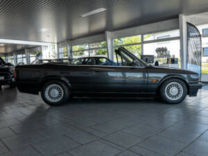 Afbeelding 18/18 van BMW 320i (1992)