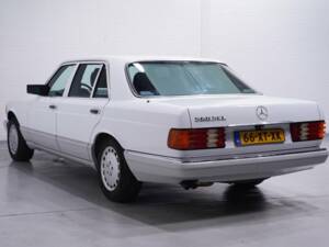 Bild 4/7 von Mercedes-Benz 560 SEL (1989)