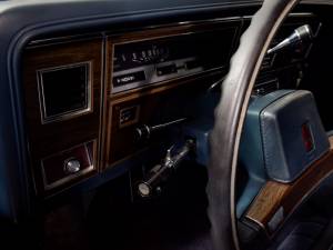 Image 10/21 of Oldsmobile Custom Cruiser (1989)