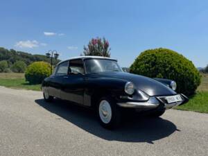Image 3/29 of Citroën ID 19 (1958)