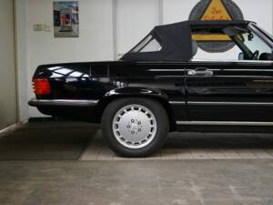 Image 19/22 de Mercedes-Benz 560 SL (1987)