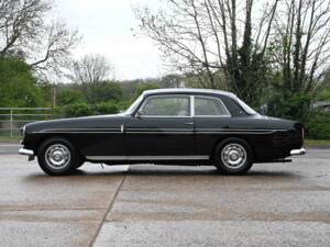 Image 2/40 of Bristol 410 (1968)