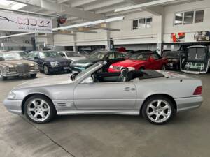 Image 11/50 of Mercedes-Benz SL 500 &quot;Silver Arrow&quot; (2001)