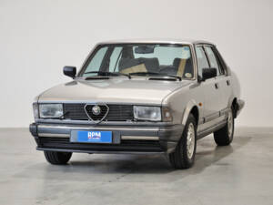 Immagine 17/40 di Alfa Romeo Alfa 6 - 2.0 (1986)