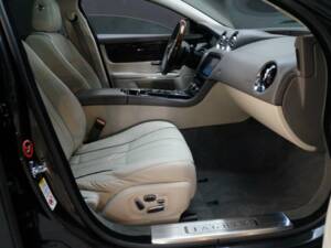 Imagen 31/32 de Jaguar XJ 5.0 (2011)