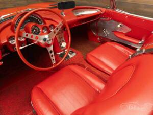 Image 2/19 of Chevrolet Corvette (1960)