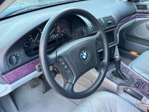 Image 35/100 of BMW 540i Touring (1998)