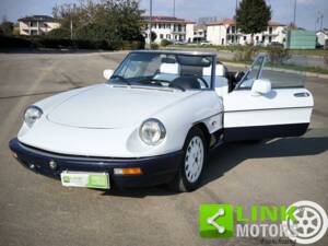 Immagine 8/10 di Alfa Romeo 2.0 Spider (1991)