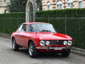 Image 2/36 of Alfa Romeo 2000 GT Veloce (1972)