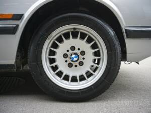 Image 30/59 of BMW 528i (1982)