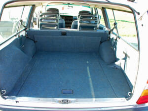 Image 25/45 of Volvo 245 GL (1991)