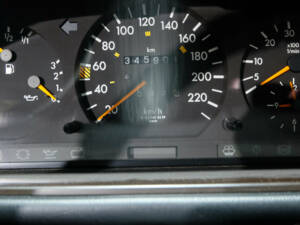 Image 22/40 of Mercedes-Benz 250 TD (1990)
