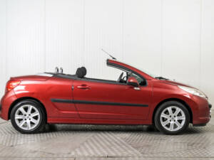Imagen 10/50 de Peugeot 207 CC 1.6 VTi (2008)